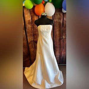 Simple cream colored strapless wedding dress